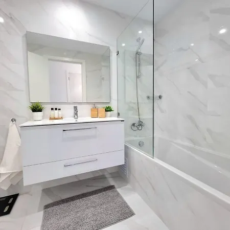 Апартаменти Modern In Портіман